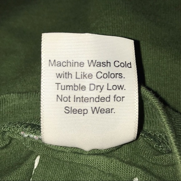 Mulberri Bush top, dark olive green w/ 2 white bears under a snow covered branch - Picture 6 of 7